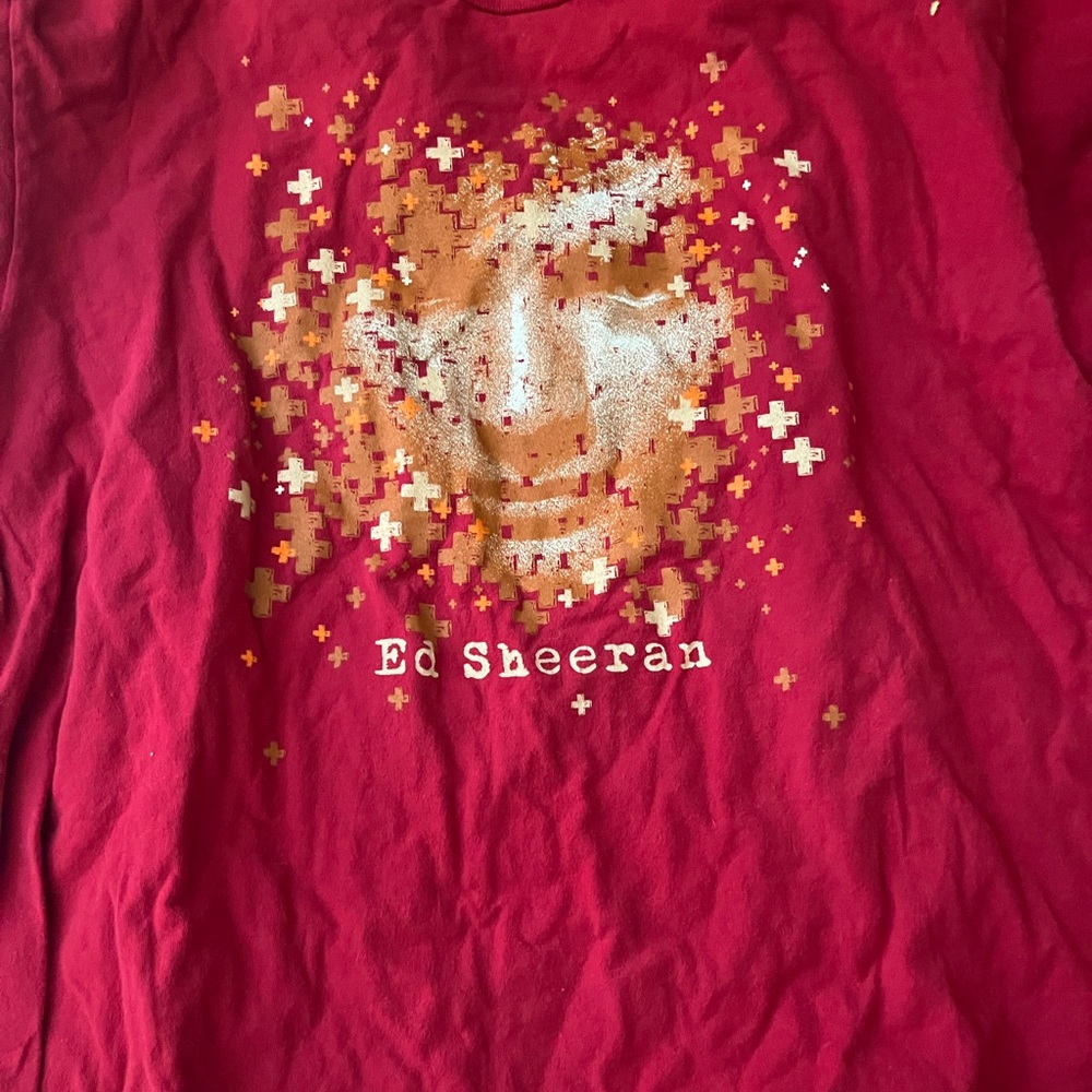 Ed Sheeran tee size xl